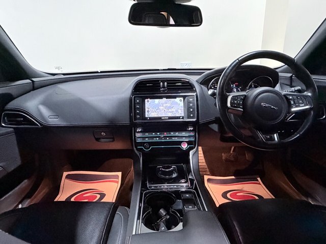 2016 JAGUAR XE - Photo 7