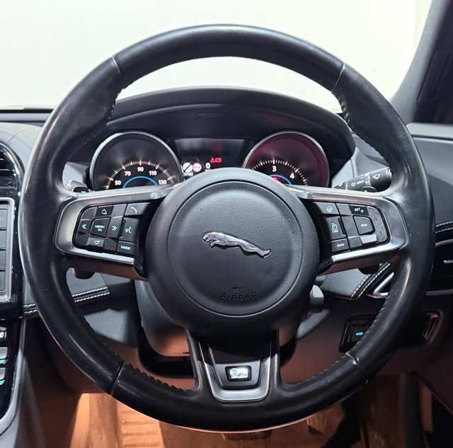 2016 JAGUAR XE - Photo 8