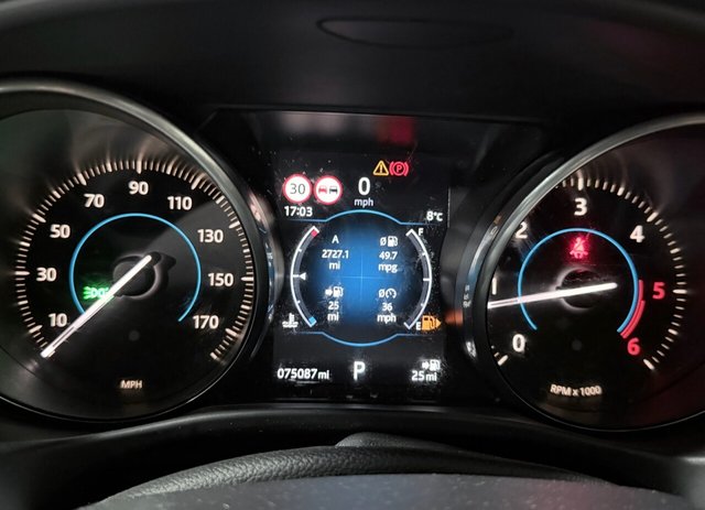 2016 JAGUAR XE - Photo 9