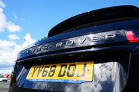 USED 2019 68 LAND ROVER RANGE ROVER VELAR 2.0 D240 R-Dynamic SE SUV 5dr Diesel Auto 4WD Euro 6 (s/s) (240 ps) ULTIMATE BLACK METALLIC PAINTWORK + SUNROOF + MERIDIAN SURROUND + CP
