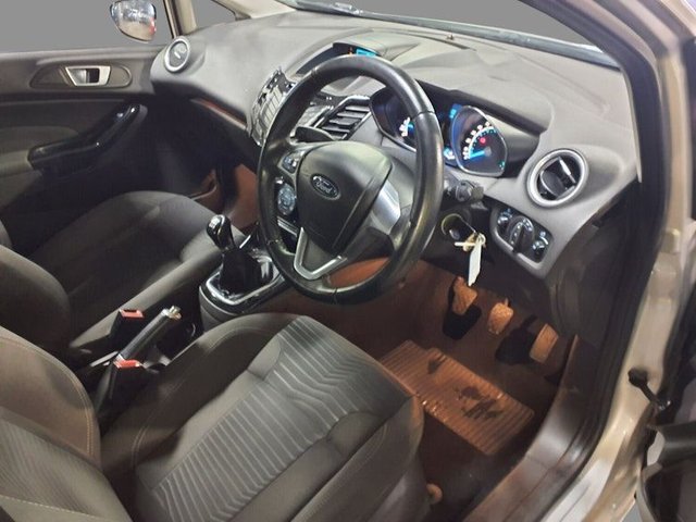 2014 Ford Fiesta 1L Zetec 5dr - Photo 5