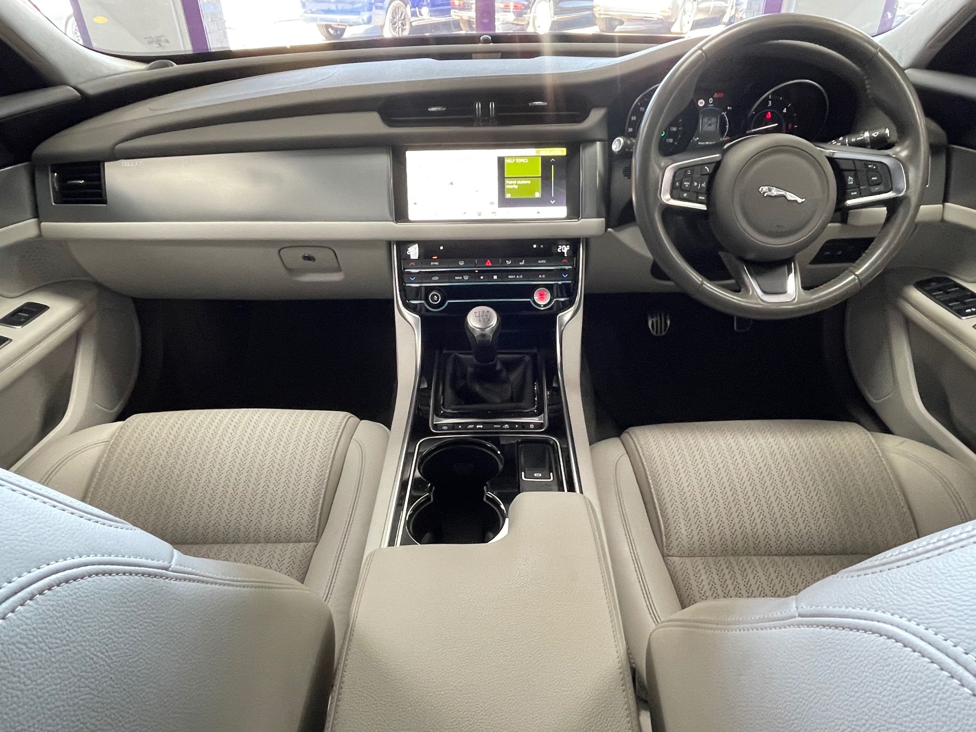 USED 2019 19 JAGUAR XF 2.0d Prestige Saloon 4dr Diesel Manual Euro 6 (s/s) (163 ps) 