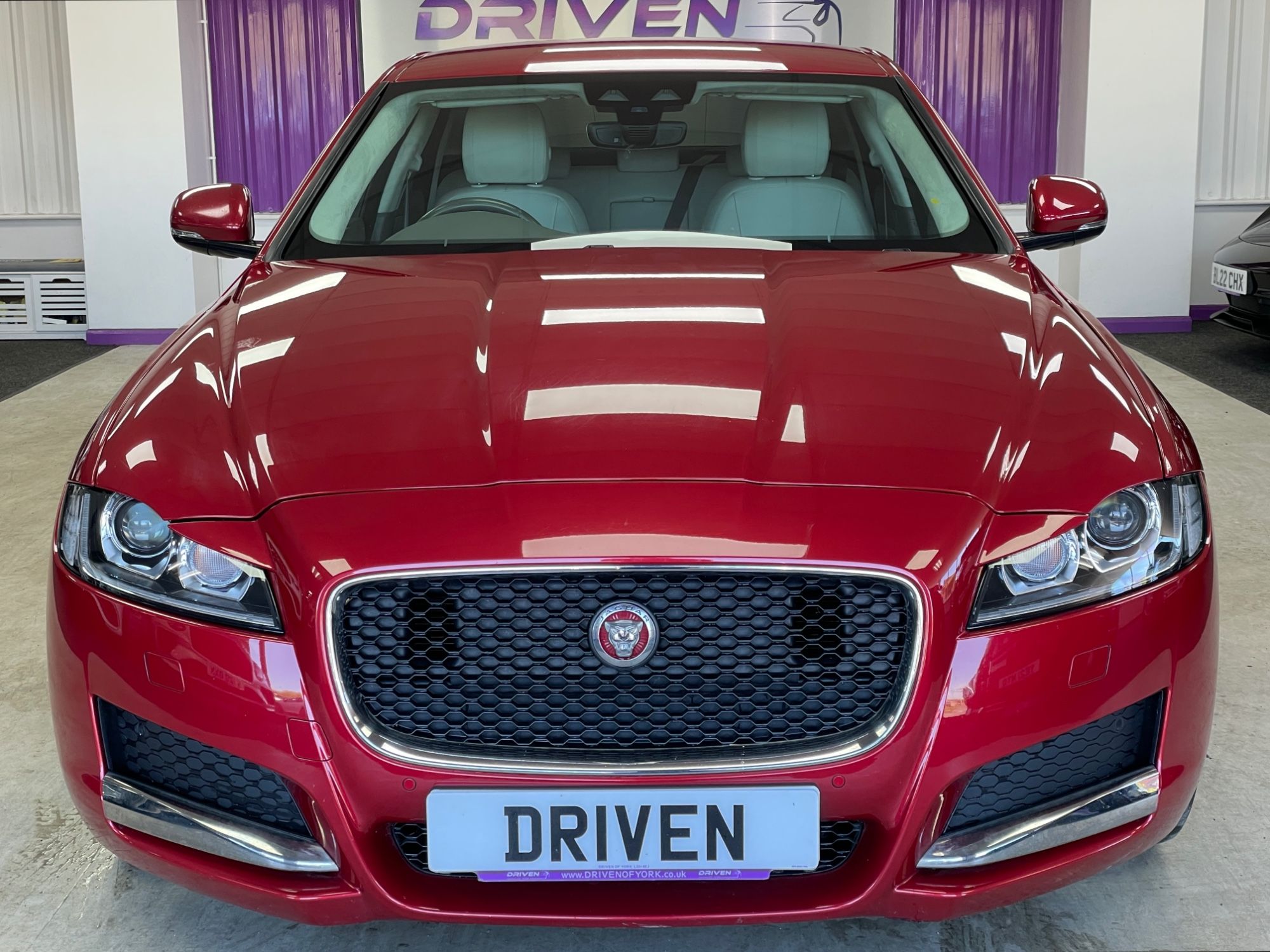 USED 2019 19 JAGUAR XF 2.0d Prestige Saloon 4dr Diesel Manual Euro 6 (s/s) (163 ps) 