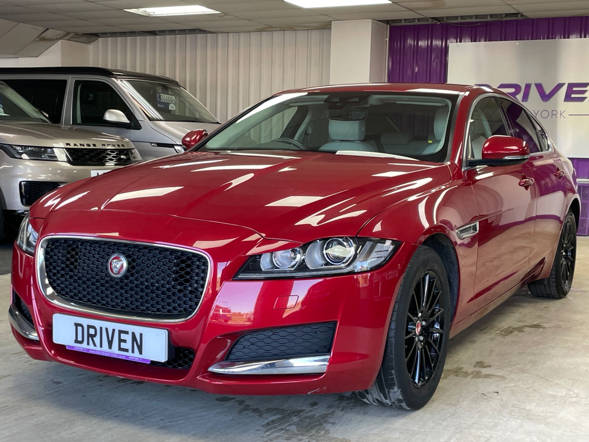 USED 2019 19 JAGUAR XF 2.0d Prestige Saloon 4dr Diesel Manual Euro 6 (s/s) (163 ps) 