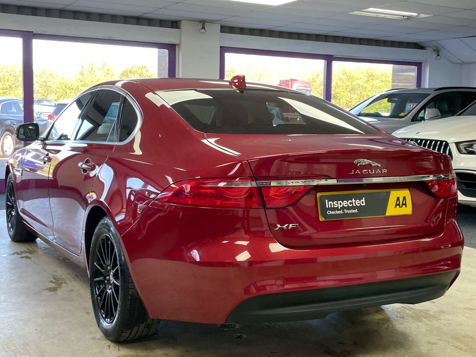 USED 2019 19 JAGUAR XF 2.0d Prestige Saloon 4dr Diesel Manual Euro 6 (s/s) (163 ps) 