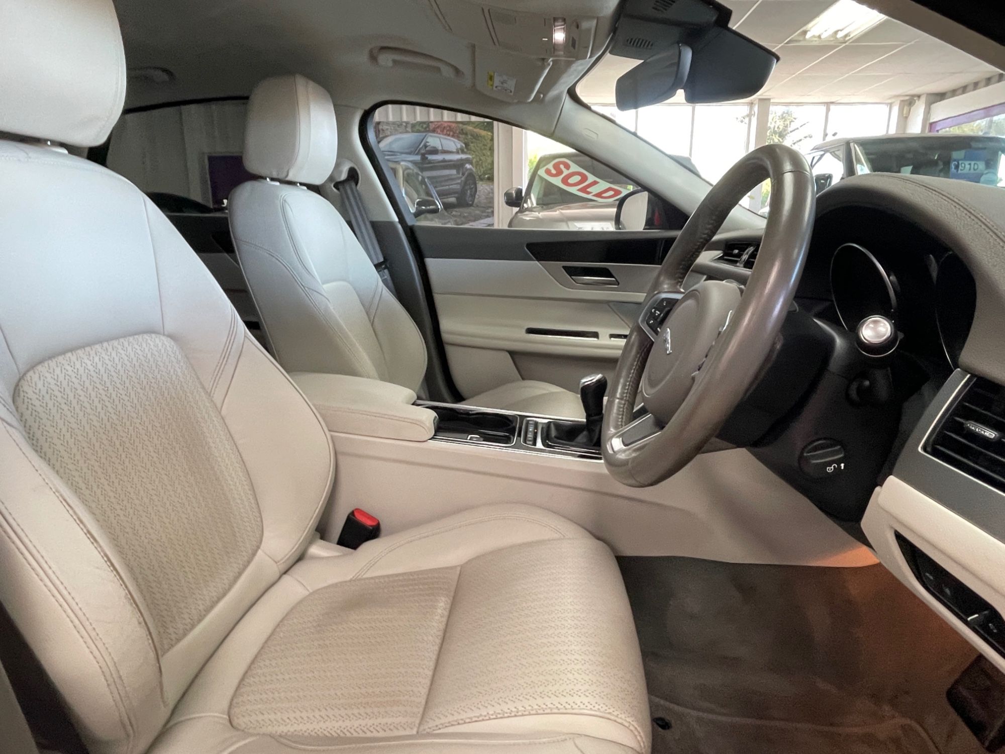 USED 2019 19 JAGUAR XF 2.0d Prestige Saloon 4dr Diesel Manual Euro 6 (s/s) (163 ps) 