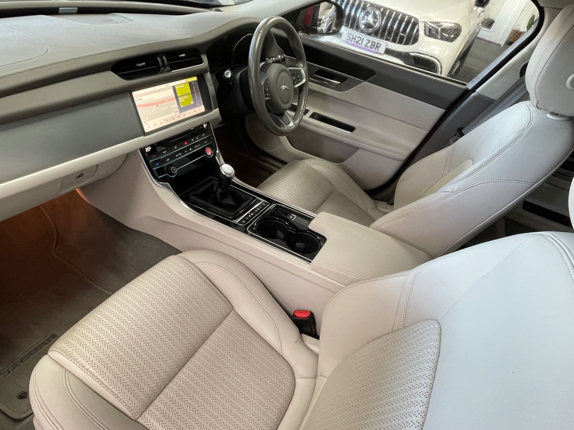 USED 2019 19 JAGUAR XF 2.0d Prestige Saloon 4dr Diesel Manual Euro 6 (s/s) (163 ps) 