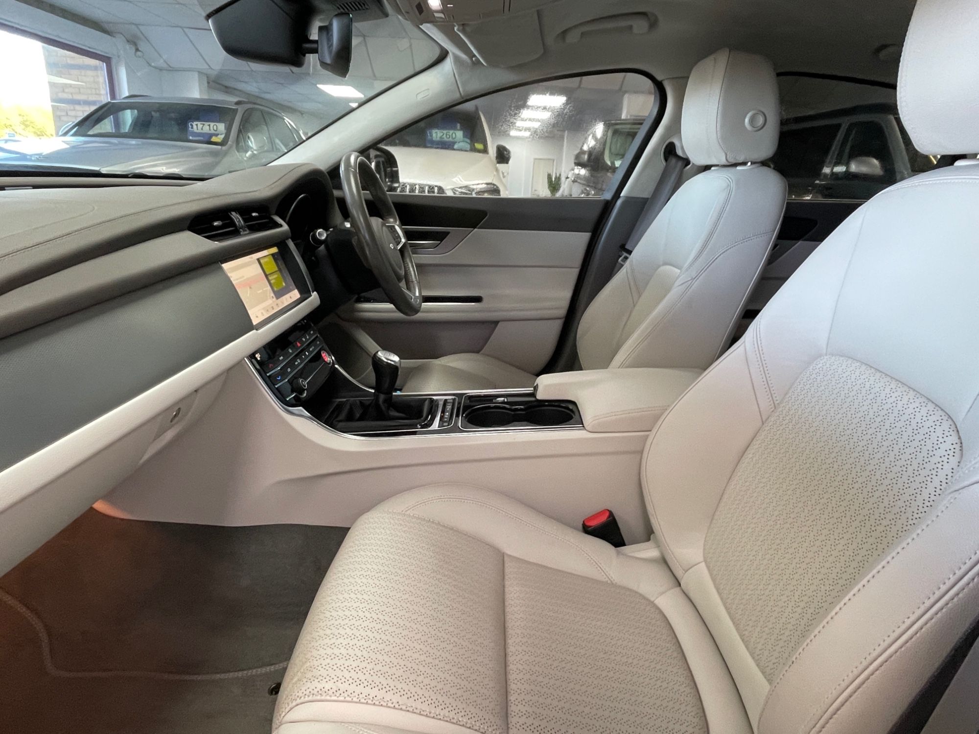 USED 2019 19 JAGUAR XF 2.0d Prestige Saloon 4dr Diesel Manual Euro 6 (s/s) (163 ps) 