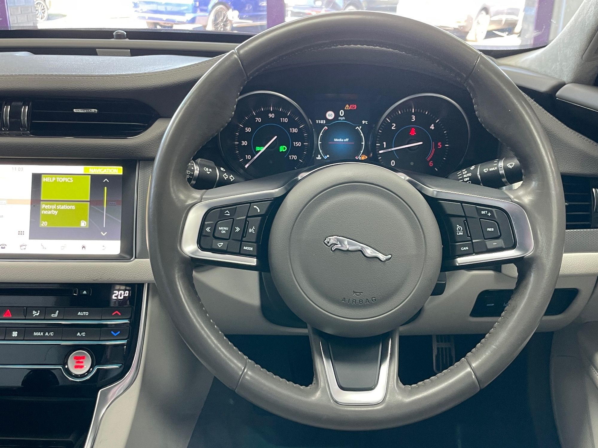 USED 2019 19 JAGUAR XF 2.0d Prestige Saloon 4dr Diesel Manual Euro 6 (s/s) (163 ps) 