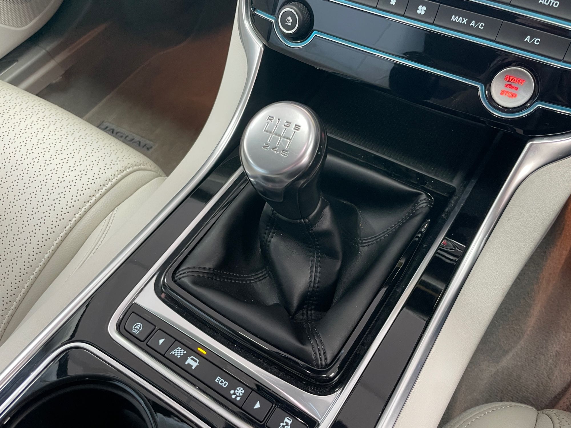 USED 2019 19 JAGUAR XF 2.0d Prestige Saloon 4dr Diesel Manual Euro 6 (s/s) (163 ps) 
