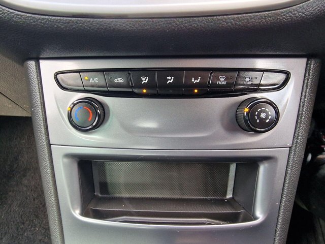 2019 VAUXHALL ASTRA - Photo 8