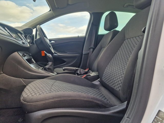 2019 VAUXHALL ASTRA - Photo 12