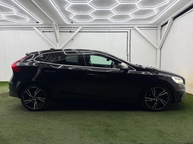 View our VOLVO V40