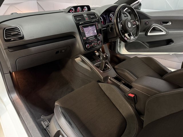 2017 VOLKSWAGEN SCIROCCO 2.0 TDI BlueMotion Tech GT Black Edition Hatchback 3dr Diesel Manual Euro 6 (s/s) (150 ps) - Photo 3