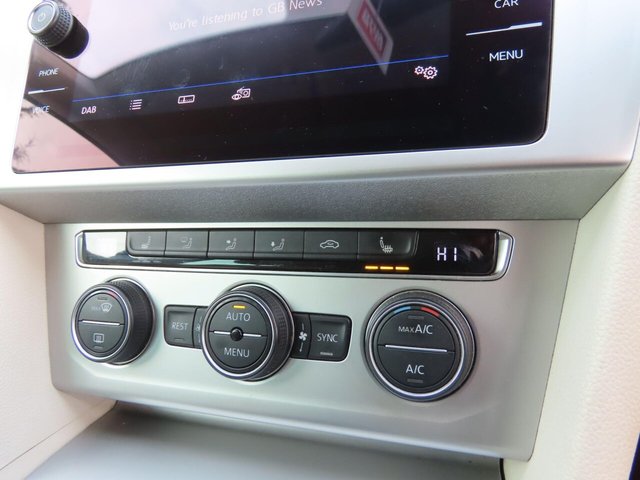 2018 VOLKSWAGEN PASSAT - Photo 12