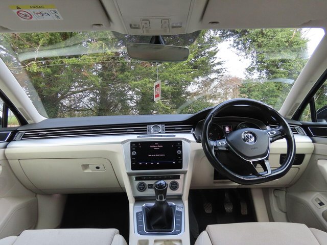 2018 VOLKSWAGEN PASSAT - Photo 8