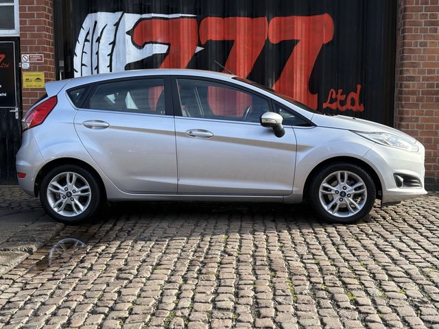 2016 FORD FIESTA - Photo 2