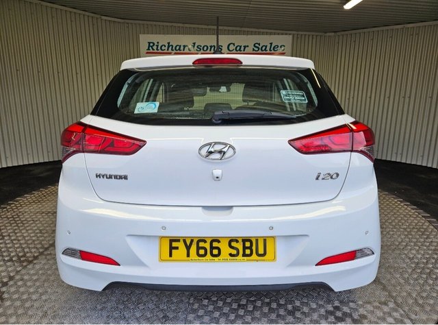 2016 HYUNDAI I20 - Photo 4