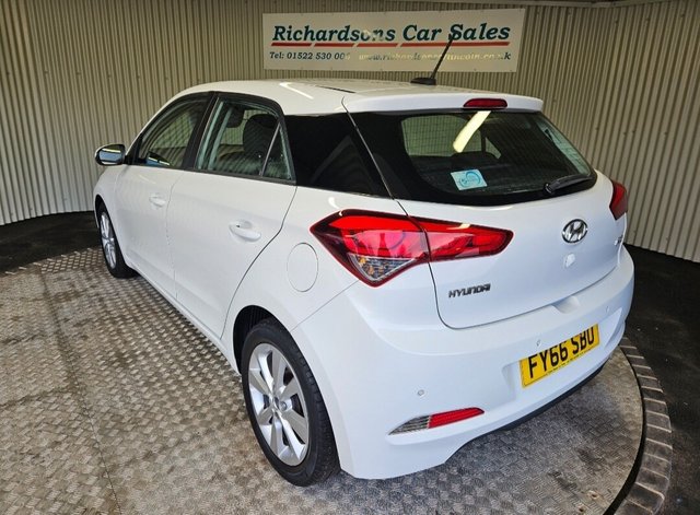 2016 HYUNDAI I20 - Photo 8