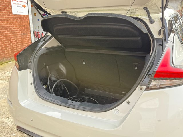 2022 NISSAN LEAF - Photo 8