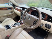 USED 2004 04 JAGUAR XJR 4.2 V8 Saloon 4dr Petrol Automatic (299 g/km, 400 bhp) 2 KEYS, HEATED LEATHER, S/NAV