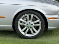 USED 2004 04 JAGUAR XJR 4.2 V8 Saloon 4dr Petrol Automatic (299 g/km, 400 bhp) 2 KEYS, HEATED LEATHER, S/NAV