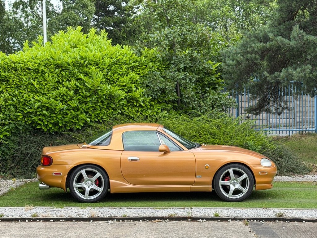 USED 2011 R MAZDA MX-5 0.0L