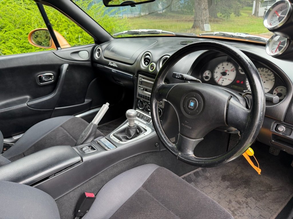 USED 2011 R MAZDA MX-5 0.0L