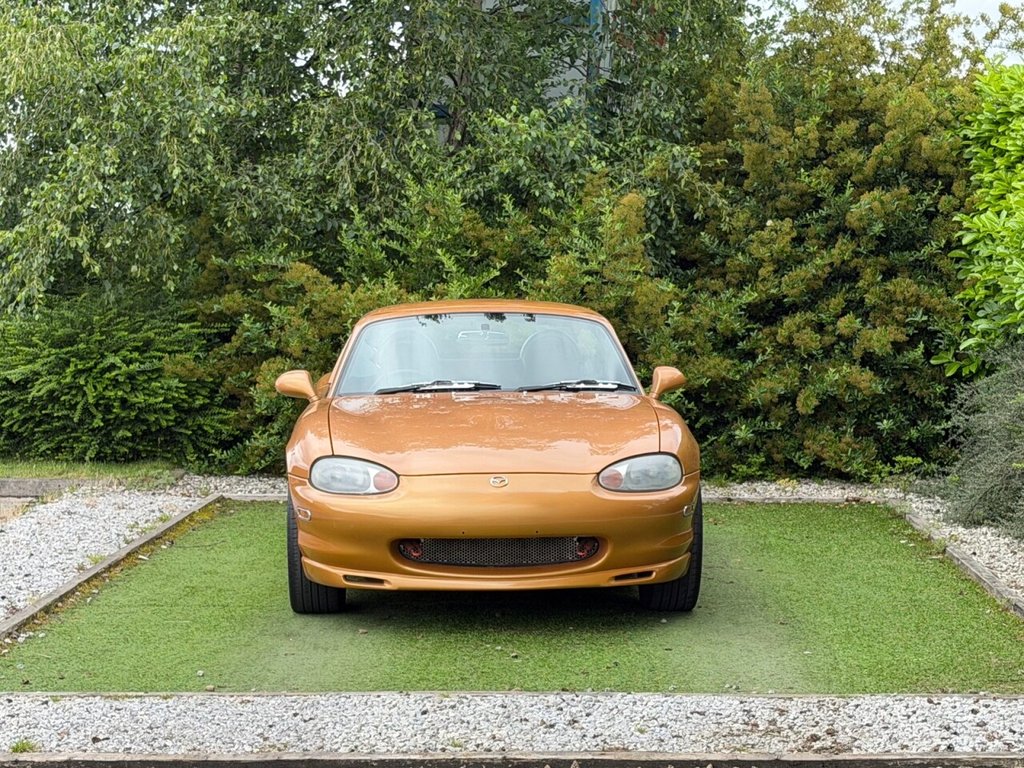 USED 2011 R MAZDA MX-5 0.0L