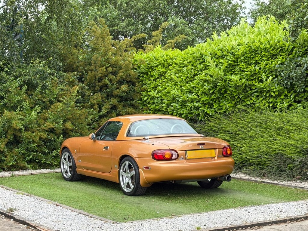 USED 2011 R MAZDA MX-5 0.0L