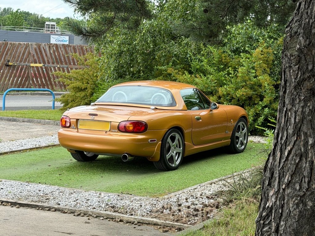 USED 2011 R MAZDA MX-5 0.0L