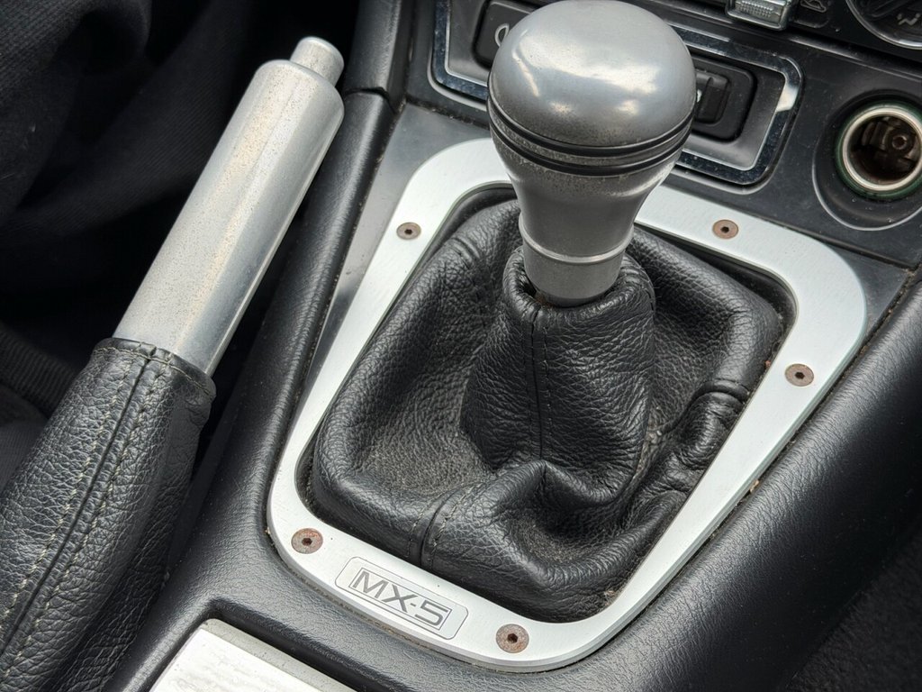 USED 2011 R MAZDA MX-5 0.0L