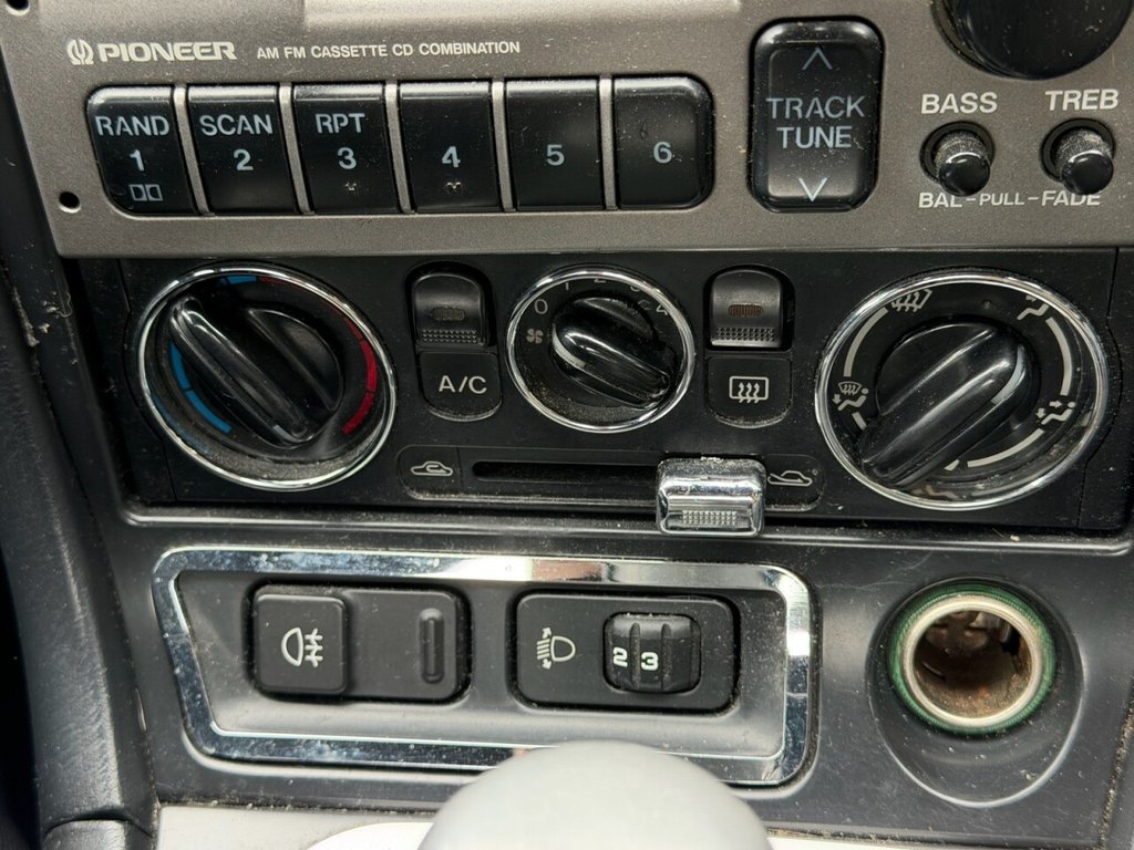USED 2011 R MAZDA MX-5 0.0L