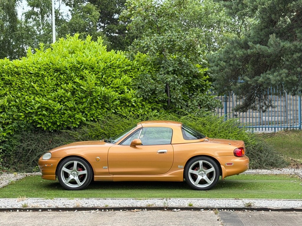 USED 2011 R MAZDA MX-5 0.0L 