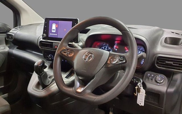 2020 Vauxhall Combo 1.6L Sportive 4dr - Photo 3