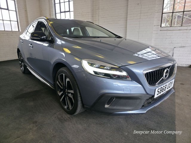 View our VOLVO V40 CROSS COUNTRY