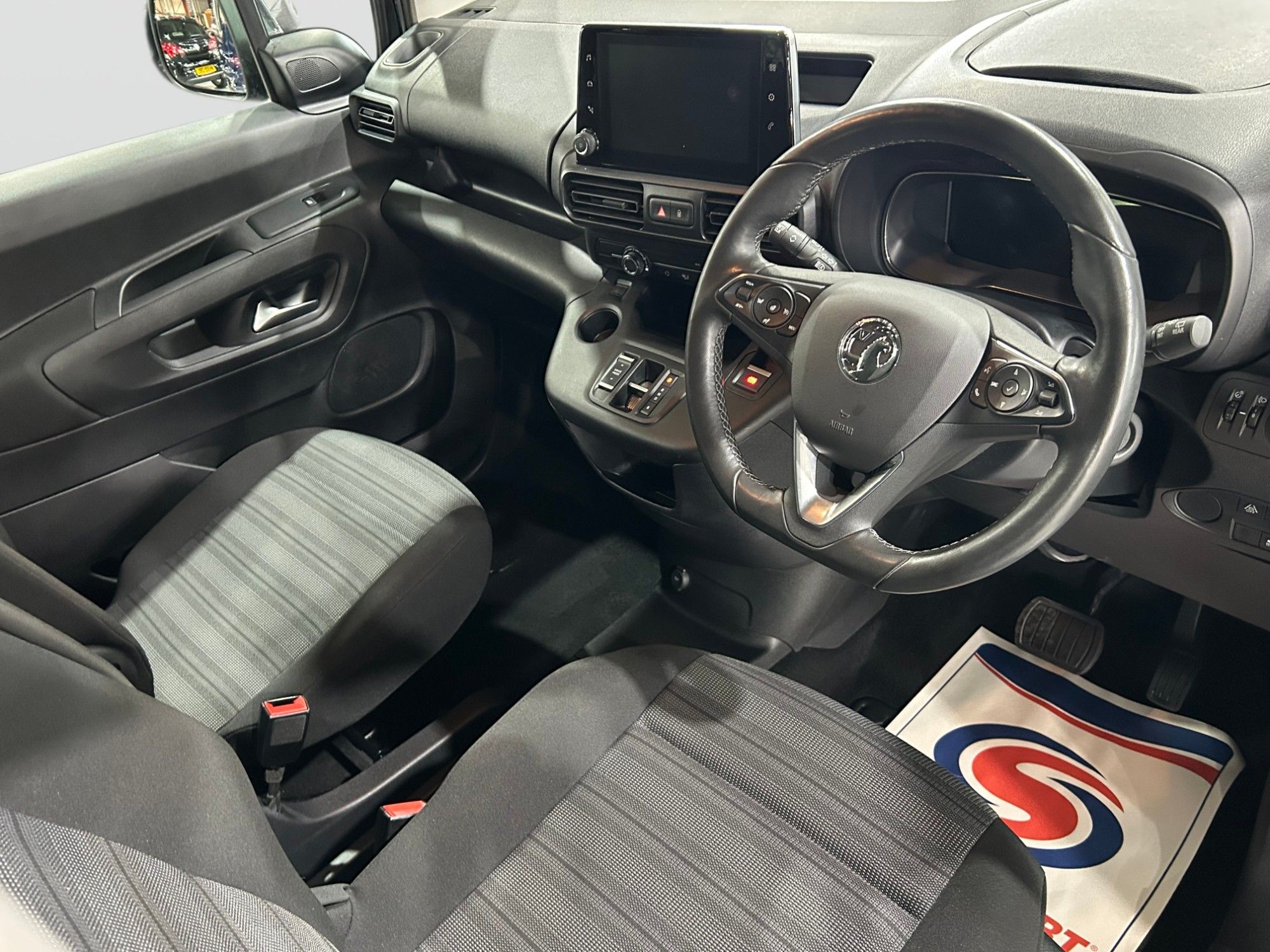 USED 2022 72 VAUXHALL Combo Life Electric 50kWh SE MPV 5dr Electric Auto (5 Seat, 7.4kW Charger) (136 ps) 