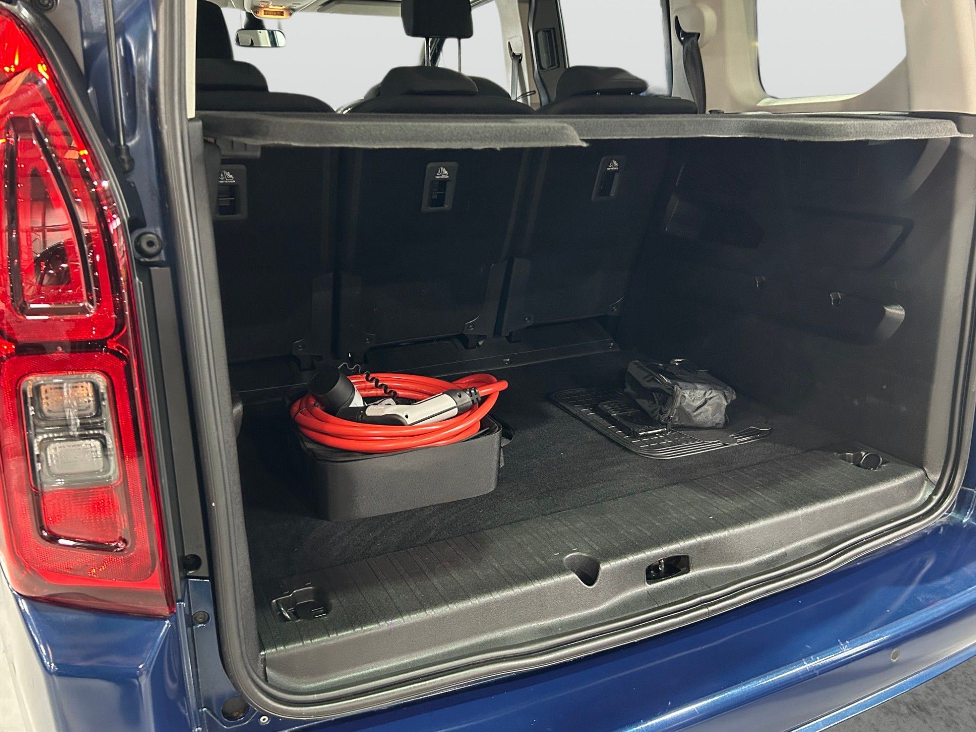 USED 2022 72 VAUXHALL Combo Life Electric 50kWh SE MPV 5dr Electric Auto (5 Seat, 7.4kW Charger) (136 ps) 