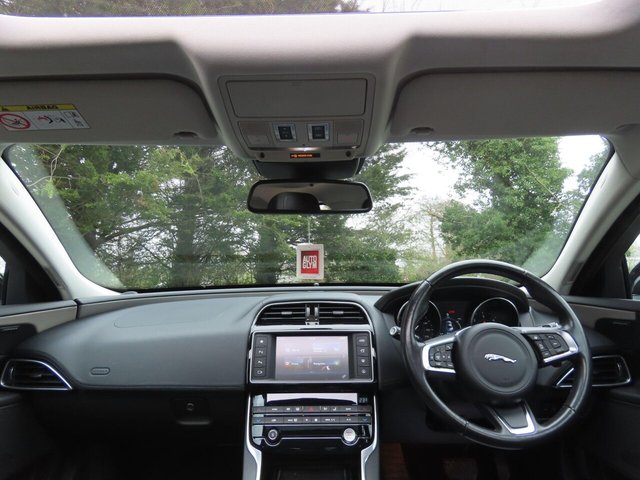 2017 JAGUAR XE - Photo 7