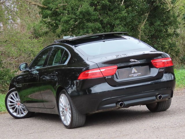 2017 JAGUAR XE - Photo 6