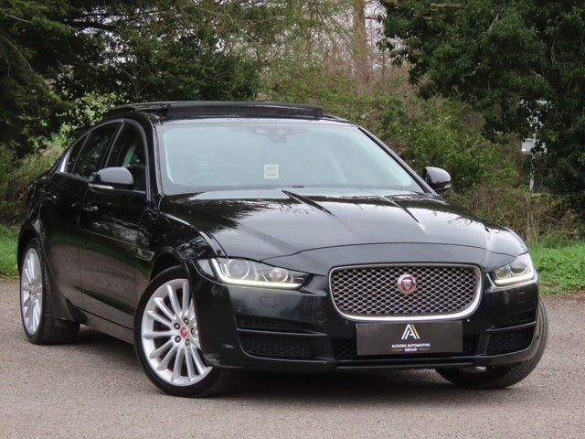 2017 JAGUAR XE - Photo 3