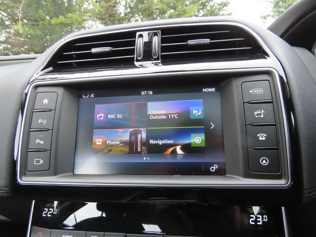 2017 JAGUAR XE - Photo 10