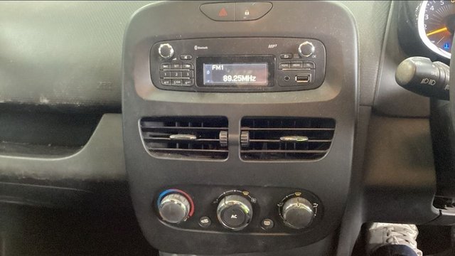 2013 RENAULT CLIO 1.2 16V Expression + Hatchback 5dr Petrol Manual Euro 5 (75 ps) - Photo 11