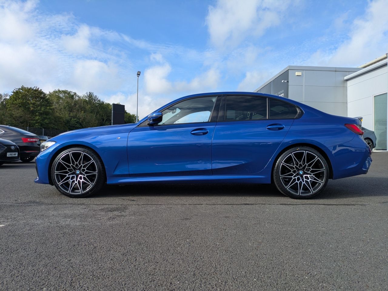 2021 BMW 3 SERIES 2.0 320d MHT M Sport Saloon 4dr Diesel Hybrid Auto Euro 6 (s/s) (190 ps) - vehicle photo 3 for sale on PureCar