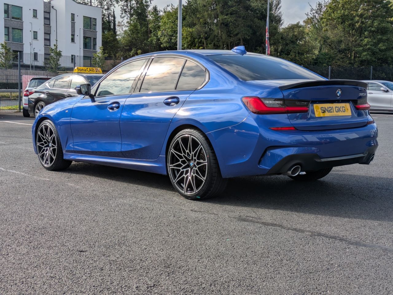 2021 BMW 3 SERIES 2.0 320d MHT M Sport Saloon 4dr Diesel Hybrid Auto Euro 6 (s/s) (190 ps) - vehicle photo 4 for sale on PureCar