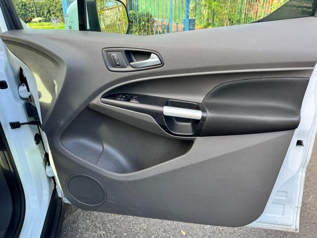 2023 Ford Transit Connect 1.5L Limited 5dr - Photo 12