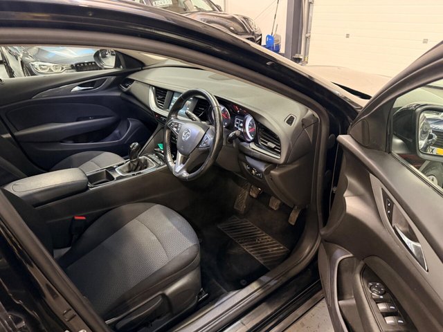 2017 VAUXHALL INSIGNIA 1.6 Turbo D ecoTEC Design Grand Sport Euro 6 (s/s) 5dr - Photo 10