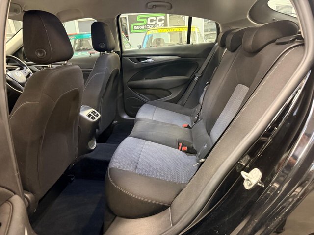 2017 VAUXHALL INSIGNIA 1.6 Turbo D ecoTEC Design Grand Sport Euro 6 (s/s) 5dr - Photo 11