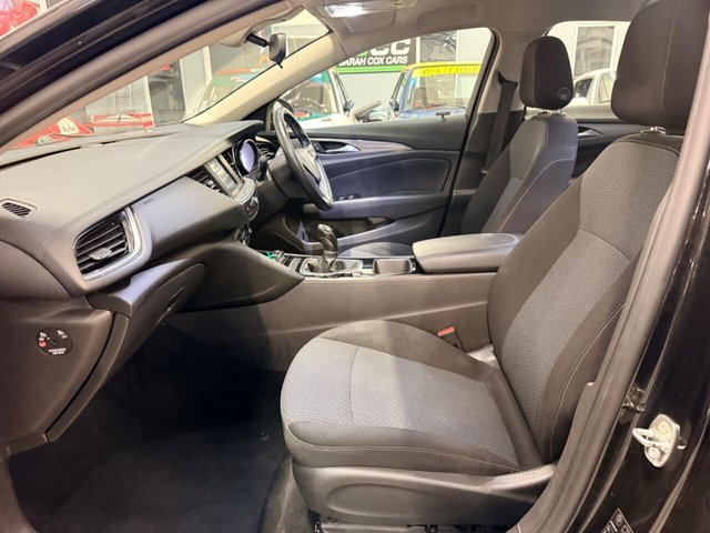 2017 VAUXHALL INSIGNIA 1.6 Turbo D ecoTEC Design Grand Sport Euro 6 (s/s) 5dr - Photo 4