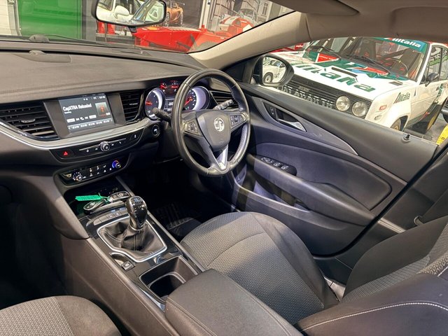 2017 VAUXHALL INSIGNIA 1.6 Turbo D ecoTEC Design Grand Sport Euro 6 (s/s) 5dr - Photo 3
